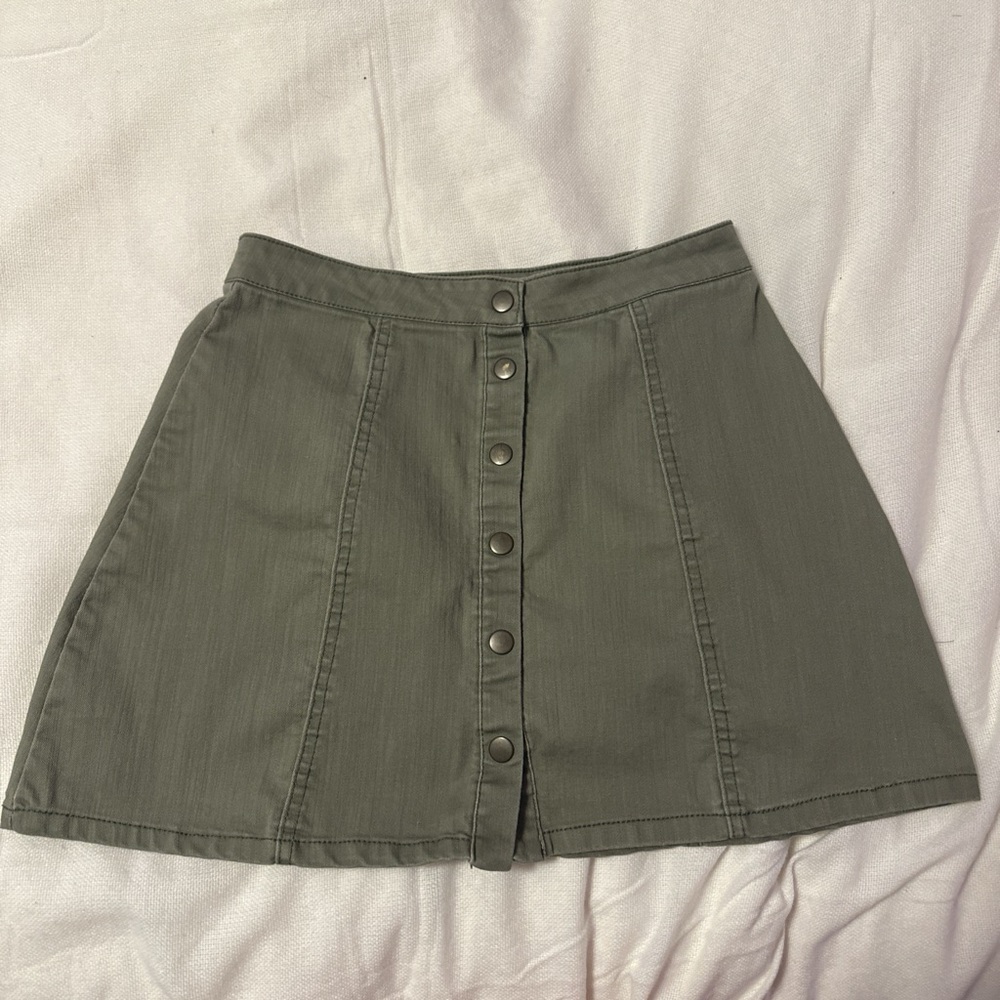 A green skirt! Button up! (Stretchy)